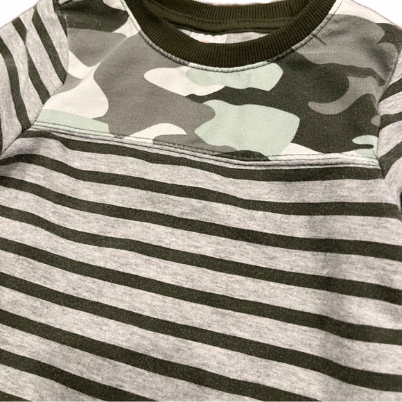 ⭐️ Toddler Boys Sweatshirt With Camo Design | Army Green & Gray | Size 3T - Picture 3 of 7